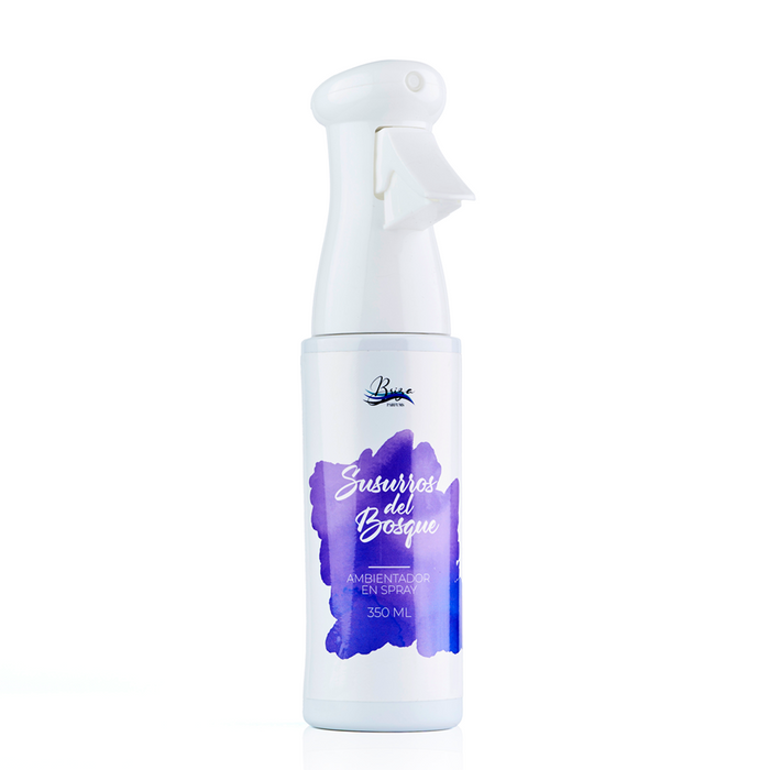 Aromatizante en spray Susurros del Bosque de Briza Parfums, 350 ml. Fragancia para el hogar con aroma natural y fresco. Distribuido por Essenciel.