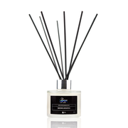 Difusor ambiental de varillas sinfonia aromatica de Briza Parfums, 150 ml. Aroma duradero y elegante para el hogar. Distribuido por Essenciel.